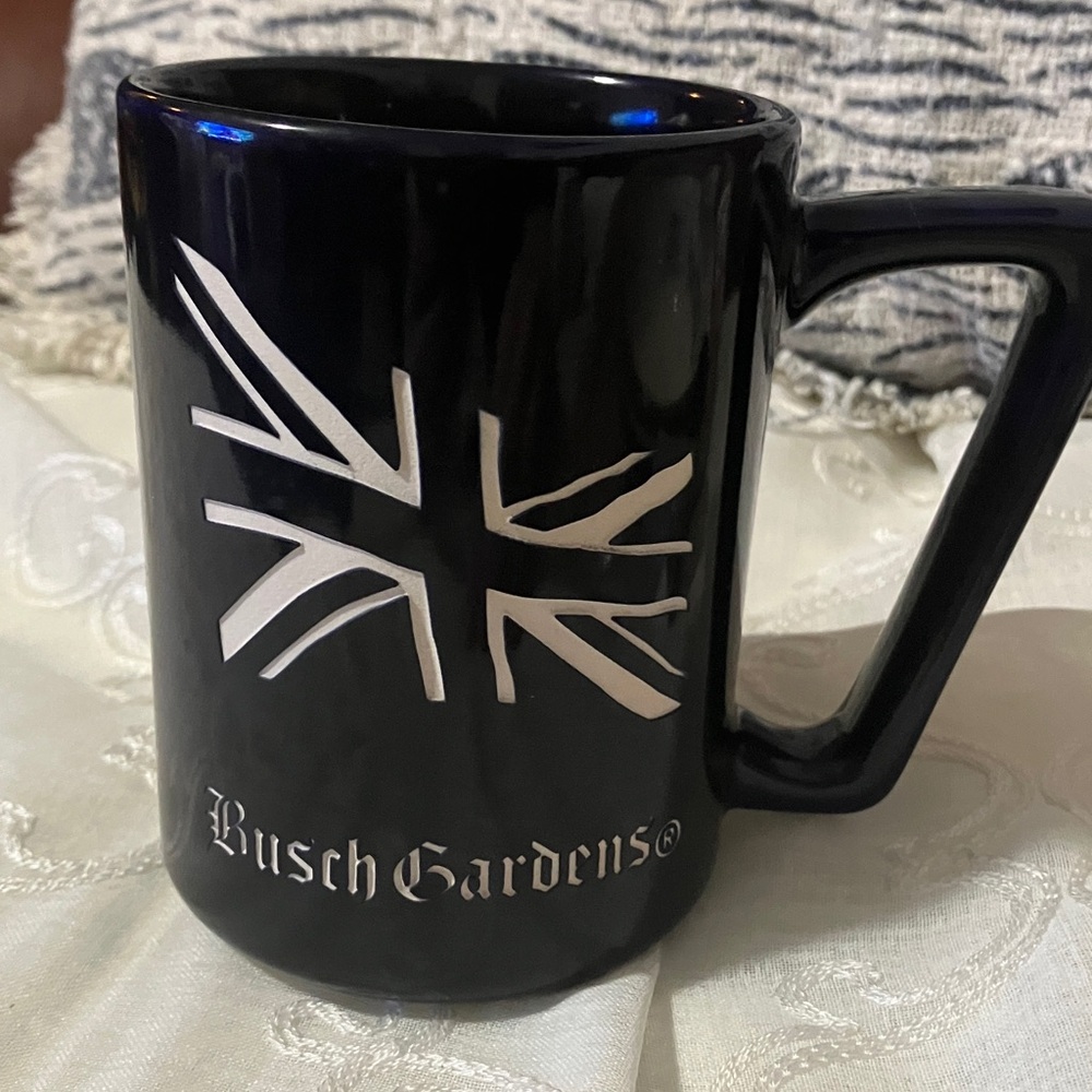 2 Bush Gardens Collector’s Coffee Tea Mugs Sea World Parks Etched Black British